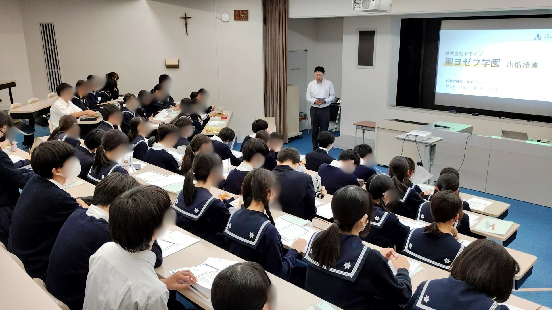 聖ヨゼフ学園高等学校にて、代表取締役 中村千枝が出前授業を行いました